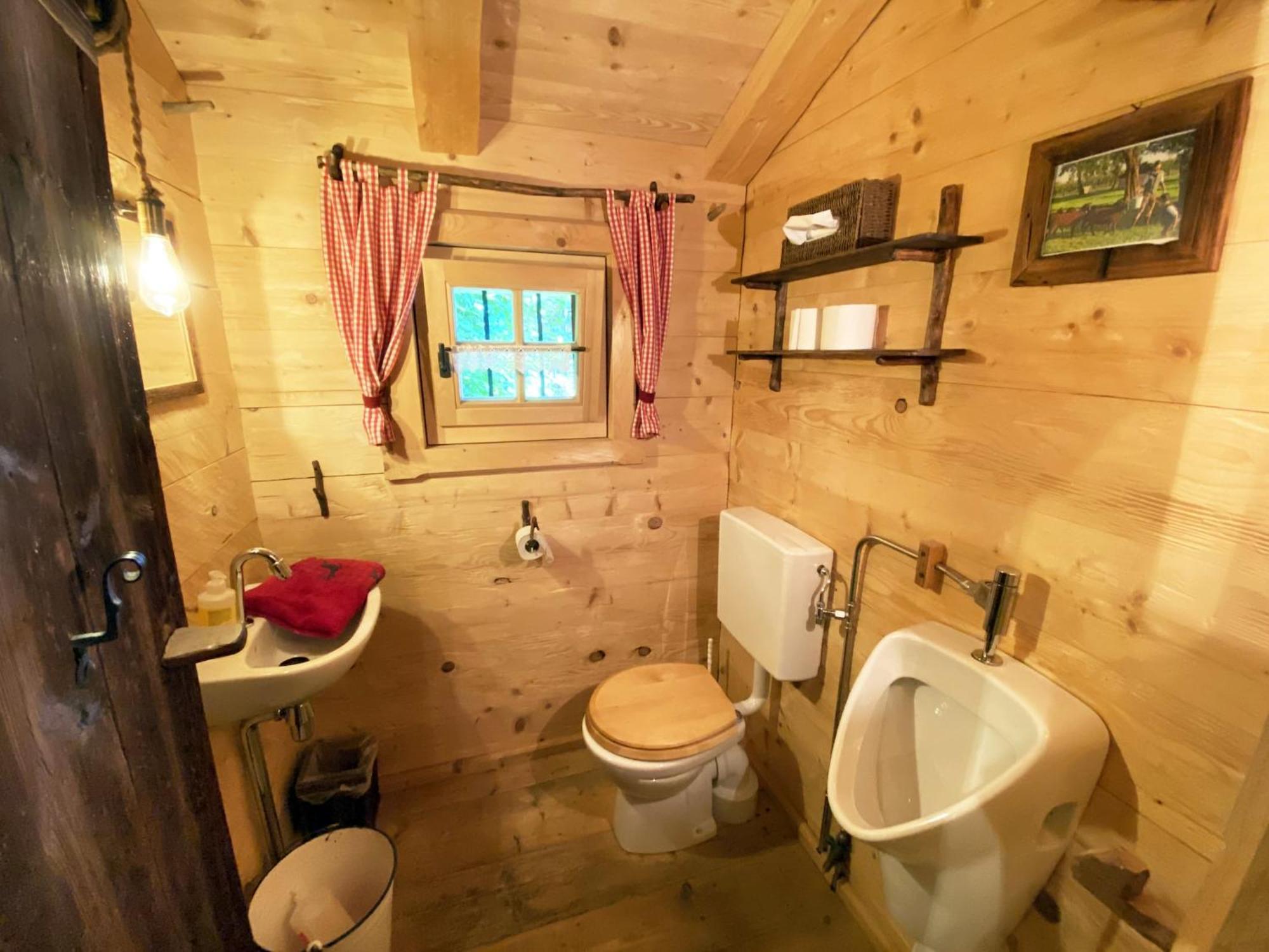 Eco Friendly Chalet Near The Lake In Asten Tittmoning Ngoại thất bức ảnh